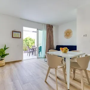 Moderno Con Piscina En Apartamento Corralejo
